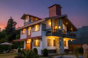 StayVista at Alpine Bliss - Home Theatre, Bonfire