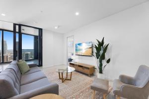 Luxe Oceanfront 1-Bed High Rise with Pool & Gym
