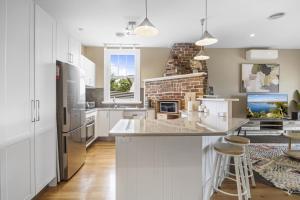 Lovely 3-Bed with Alfresco Dining in Prime Suburb