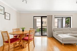 Lovely 2-Bed with Balcony 150 m from Coogee Beach