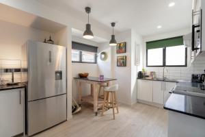 Sophisticated 2-Bed Home With Alfresco Dining