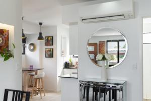 Sophisticated 2-Bed Home With Alfresco Dining