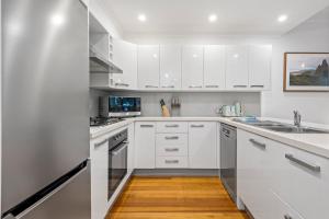 Perfect 2-Bed Inner-City Home with Pool & BBQ Area