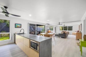 Trendy 2-Bed Home with Outdoor Entertainment