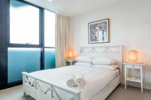 Impeccable 2-Bed with Pool & Outdoor Dining