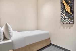 STAY BY LATINEM Luxury 1BR Plus Study Holiday Home CC 2410 Near Burj Khalifa