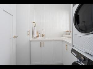 Elegant Beachside Retreat with Luxurious Amenities