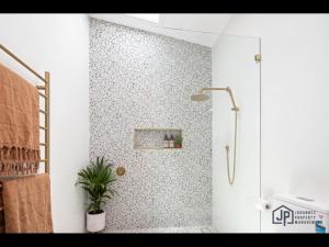 Elegant Beachside Retreat with Luxurious Amenities