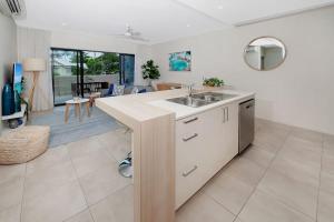 Coastal 2-Bed with Parking & Pool by the Ocean