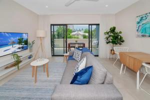 Coastal 2-Bed with Parking & Pool by the Ocean