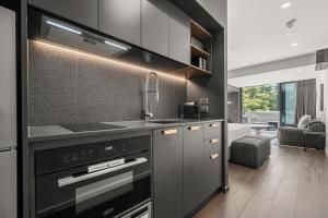 Impeccable Braddon Studio with Outdoor Dining