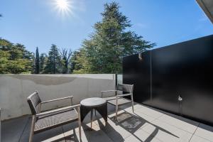 Impeccable Braddon Studio with Outdoor Dining