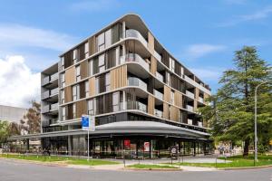 Impeccable Braddon Studio with Outdoor Dining