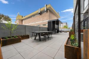 Impeccable Braddon Studio with Outdoor Dining