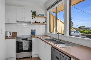 Sea Gazza - Welsh Street, 12