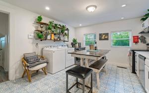 *Super close to Hospitals and UAB|King bed|3 Bdr