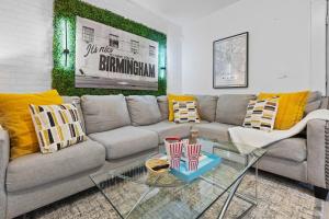 *Super close to Hospitals and UAB|King bed|3 Bdr