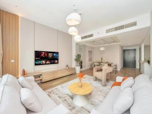 Luxury Waterfront View w Ain Dubai and PS5 in JBR 5 min from the beach