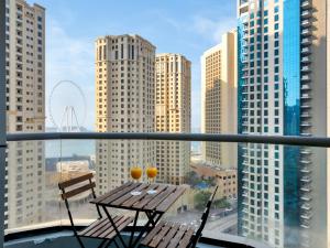 Luxury Waterfront View w Ain Dubai and PS5 in JBR 5 min from the beach