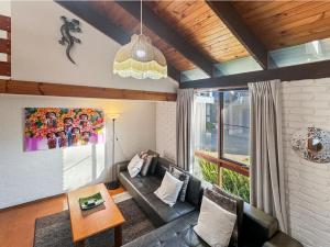 Broulee Break -2-Bed Beach House with Games Room