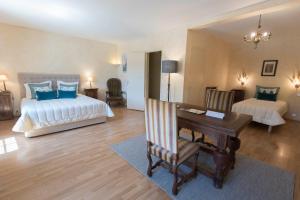 Hotels Les Hospitaliers : photos des chambres