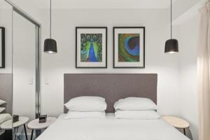 Modern 1-Bed with Balcony in Bustling Surry Hills