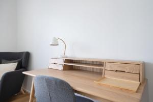 Modern 1-Bed Unit with Pool Views and Balcony