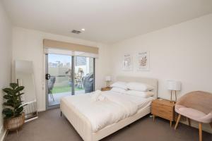 Ground Level 1-Bed: Courtyard & Alfresco Dining