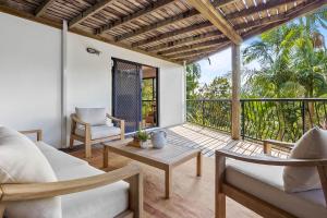 Beachside 4-Bed Retreat with Study Nook & Views