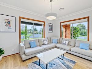 4-Bed Beach House with Garden & Alfresco Dining