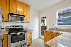 Charming and Spacious 3Beds3Bath Seattle Townhome