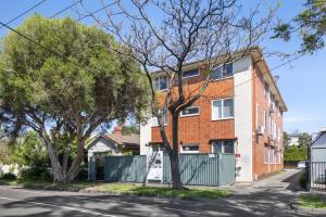 Sleek Richmond 1-Bed Close to Everything