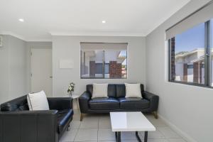 Sunny 2-Bed in Quiet Location with Balcony