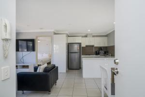 Sunny 2-Bed in Quiet Location with Balcony