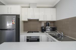 Sunny 2-Bed in Quiet Location with Balcony