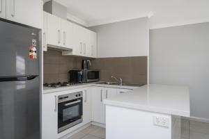 Sunny 2-Bed in Quiet Location with Balcony