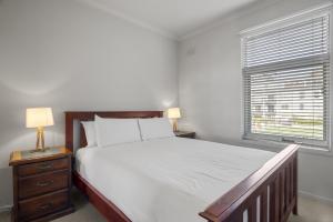 Central 2-Bed Pad with Tennis Court, Pool & Gym