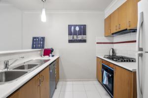 Central 2-Bed Pad with Tennis Court, Pool & Gym