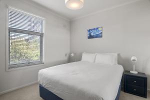 Central 2-Bed Pad with Tennis Court, Pool & Gym