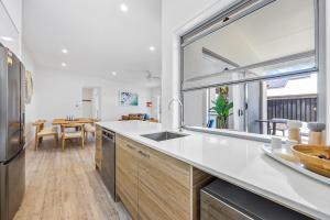 Premium 4-Bed Coastal Escape with BBQ and Pool