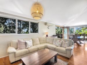 Riverside 3-Bed Townhouse with Spacious Deck & BBQ