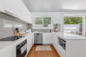 Relaxing 2-Bed Home Close to Beaches and Parks