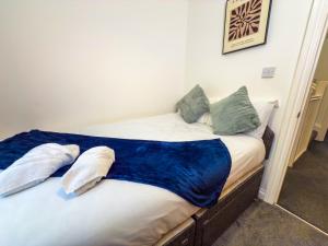 The Purple 5BR House By AltoLuxoExperience Short Lets & Serviced Accommodation With Free Parking