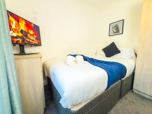 The Purple 5BR House By AltoLuxoExperience Short Lets & Serviced Accommodation With Free Parking