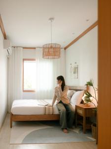 where light drifts and nights slow down