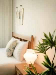 where light drifts and nights slow down