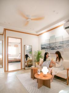 where light drifts and nights slow down