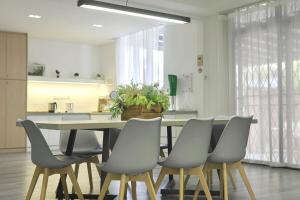 Senai -- Spacious & Mahjong & Billiards & KTV #4BR5B #30-35 pax by Cowidea