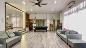 Senai -- Spacious & Mahjong & Billiards & KTV #4BR5B #30-35 pax by Cowidea
