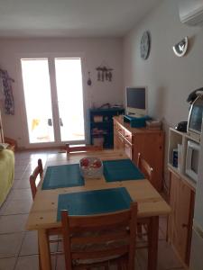 Pavillon T3, 4 couchages, climatisé, Jardins dUlysse, Narbonne